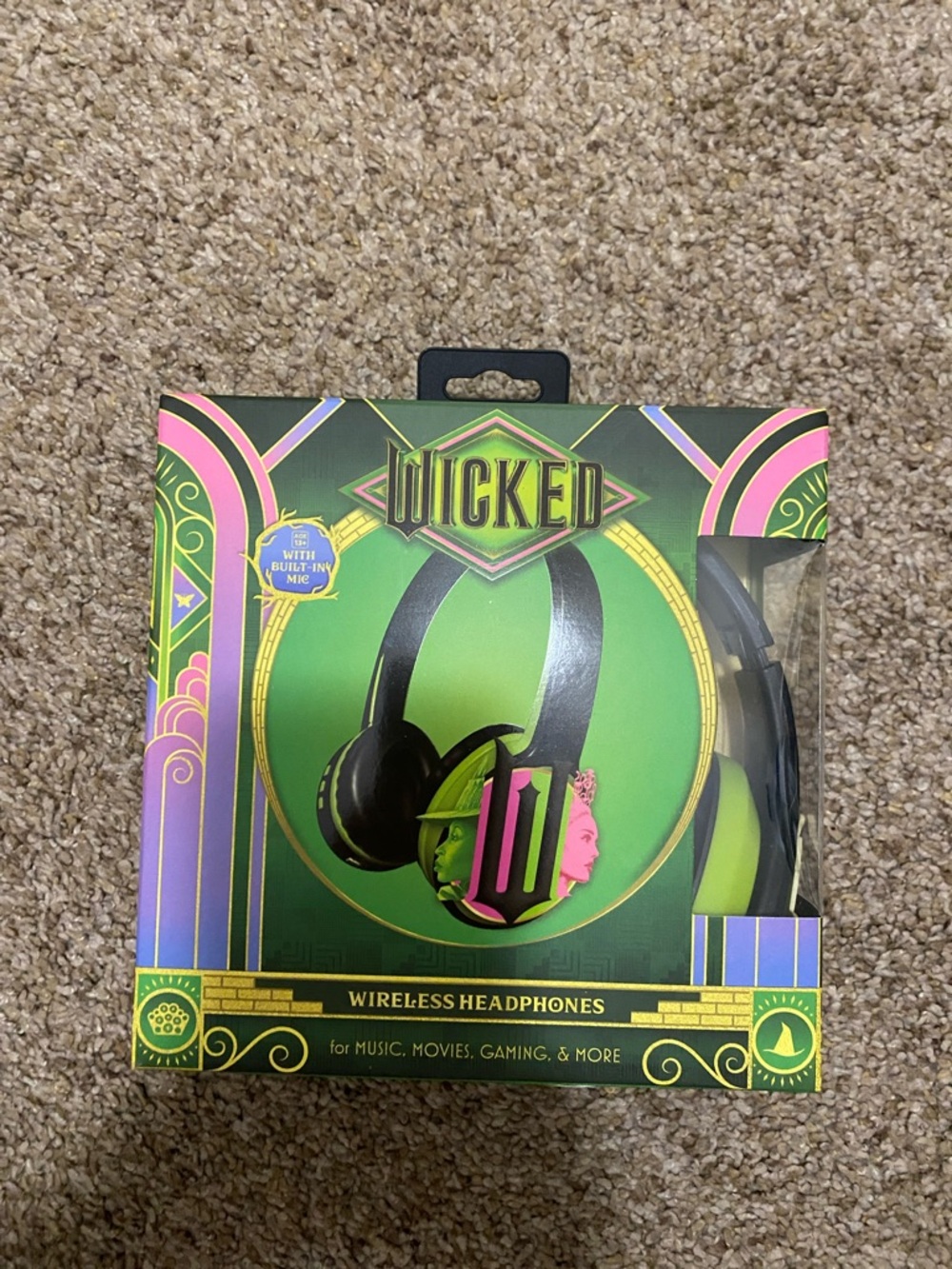 Universal Green and Black Patterned Packaging